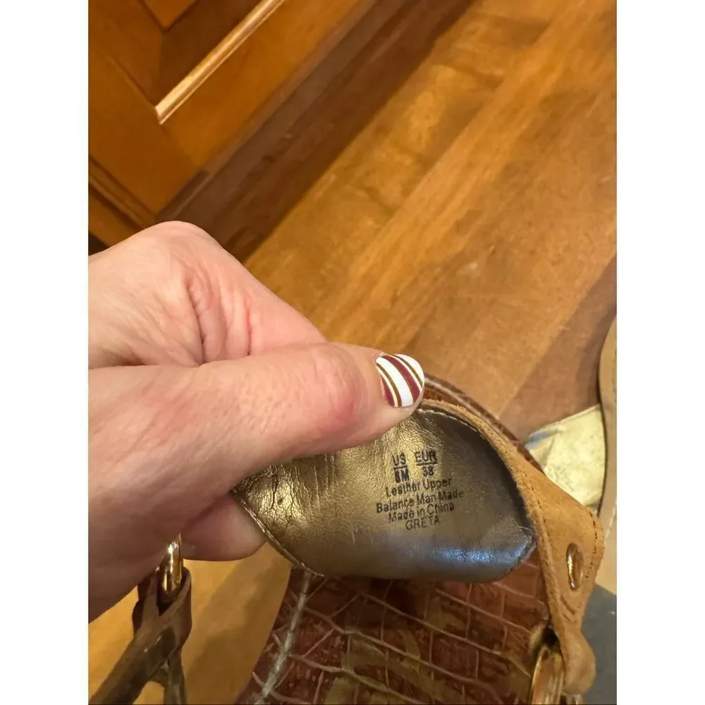 Woman’s well loved Sam Edelman sandals size 8